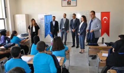 Şanlıurfa'da Öğrencilere Ücretsiz Bir Şekilde Dağıtıldı