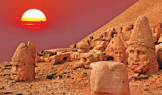 Şanlıurfa’nın Komşu İlinin Tarihi Simgesi Nemrut Dağı, Görkemiyle Büyülüyor