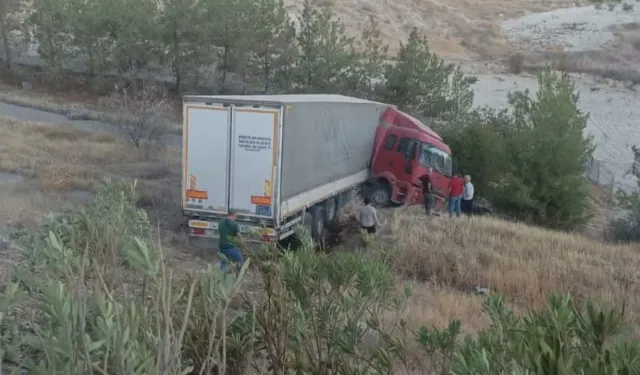 Şanlıurfa’da TIR Kazası Sonrası Yol Trafiğe Kapatıldı, Soruşturma Başlatıldı