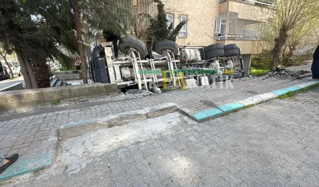 Haliliye’de Beton Mikseri Devrildi: Sürücü Yaralandı