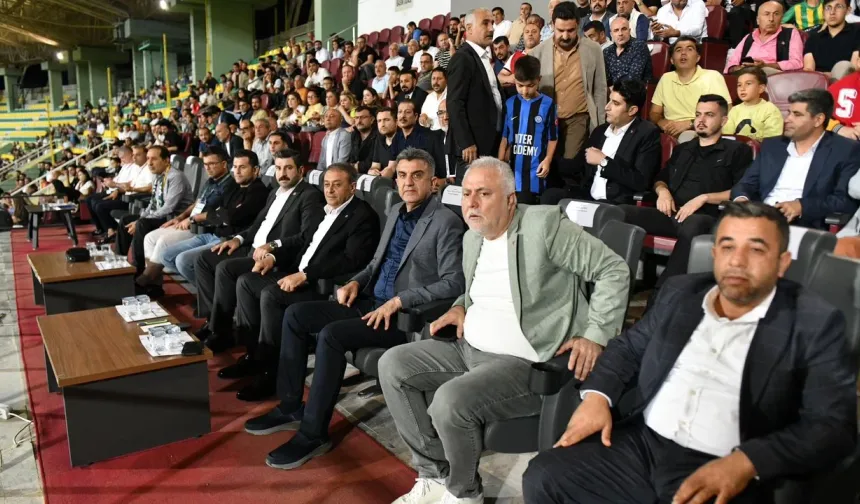 Vali Hasan Şıldak ve Protokol, Şanlıurfaspor-Erbaaspor Maçını Tribünden İzledi
